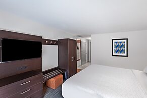 Holiday Inn Express & Suites Baton Rouge East by IHG