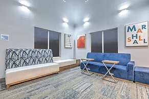 Holiday Inn Express & Suites Marshall by IHG