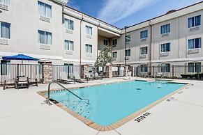 Holiday Inn Express & Suites Marshall by IHG