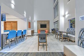 Holiday Inn Express & Suites Marshall by IHG