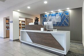 Holiday Inn Express & Suites Marshall by IHG