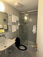 ROESLI Guest House