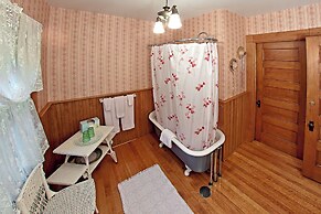 The Jeweled Turret Inn