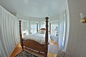 The Jeweled Turret Inn