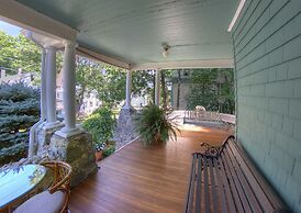 The Jeweled Turret Inn