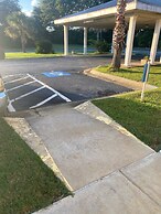 Motel 6 Sandersville, GA