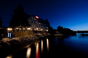 Chase On The Lake Resort Hotel