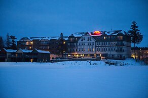 Chase On The Lake Resort Hotel