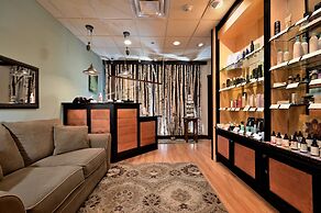 Chase On The Lake Resort Hotel