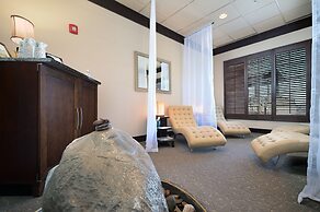 Chase On The Lake Resort Hotel