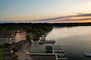 Chase On The Lake Resort Hotel