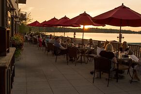 Chase On The Lake Resort Hotel