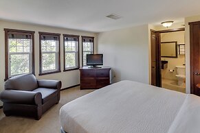 Chase On The Lake Resort Hotel