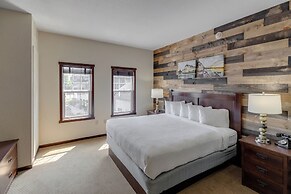 Chase On The Lake Resort Hotel