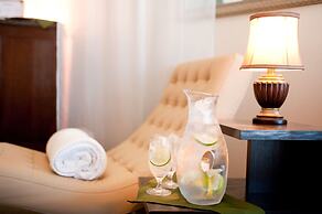 Chase On The Lake Resort Hotel