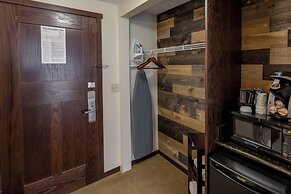 Chase On The Lake Resort Hotel