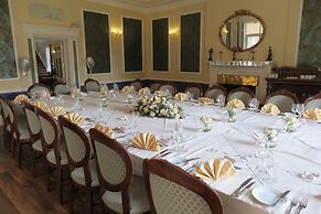 Woodlands Lodge Hotel