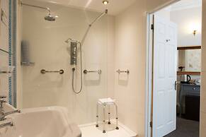 Woodlands Lodge Hotel