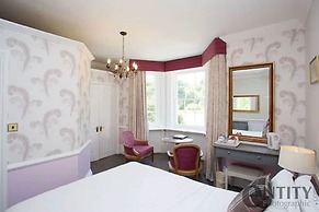 Woodlands Lodge Hotel