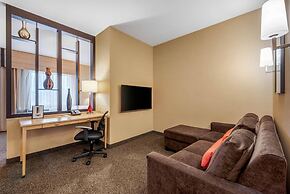Cambria Hotel Akron - Canton Airport