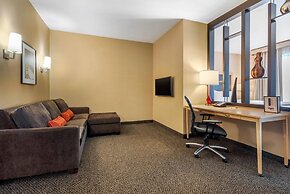 Cambria Hotel Akron - Canton Airport