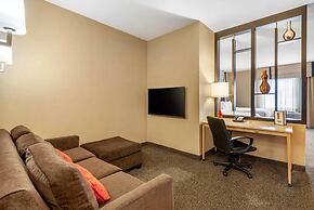 Cambria Hotel Akron - Canton Airport