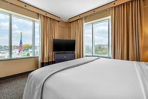 Cambria Hotel Akron - Canton Airport