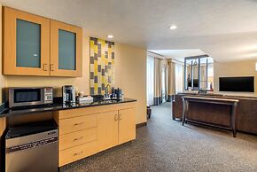 Cambria Hotel Akron - Canton Airport