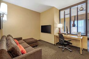 Cambria Hotel Akron - Canton Airport