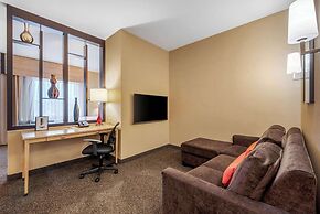 Cambria Hotel Akron - Canton Airport