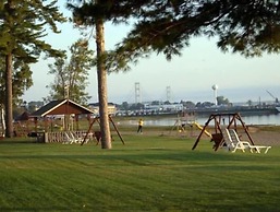 Waterfront Inn - Mackinaw City