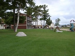 Waterfront Inn - Mackinaw City