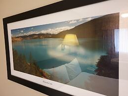 Riverland Inn & Suites