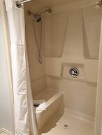 Riverland Inn & Suites