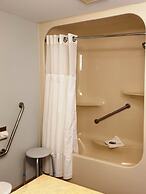 Riverland Inn & Suites