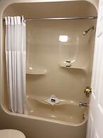 Riverland Inn & Suites