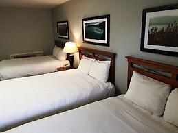 Riverland Inn & Suites