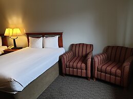 Riverland Inn & Suites