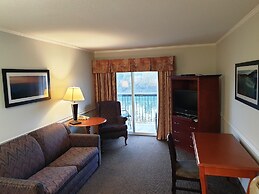 Riverland Inn & Suites