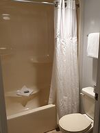 Riverland Inn & Suites