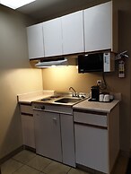 Riverland Inn & Suites