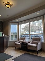 Riverland Inn & Suites