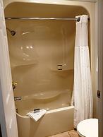 Riverland Inn & Suites