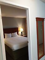 Riverland Inn & Suites