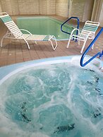 Riverland Inn & Suites