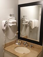 Riverland Inn & Suites