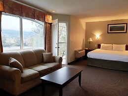 Riverland Inn & Suites
