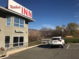 Riverland Inn & Suites