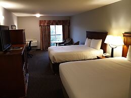 Riverland Inn & Suites