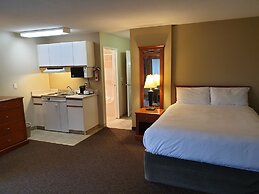 Riverland Inn & Suites